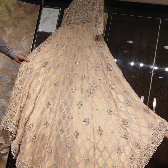 Gold Pakistani Wedding dress - Picture 7 of 16